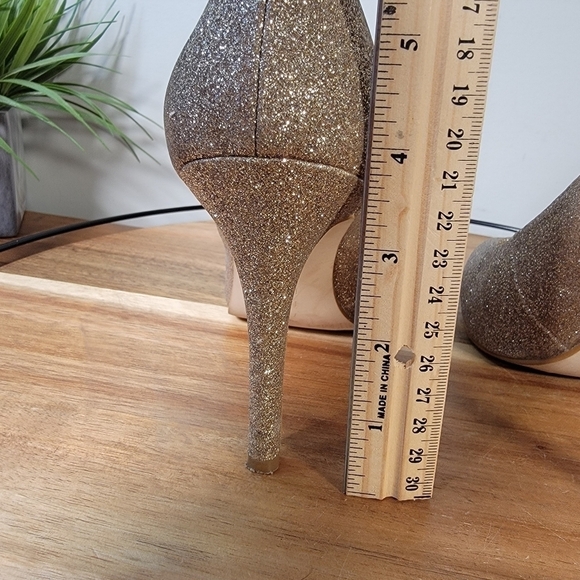 Gianni Bini Platinum Collection Sparkly Gold Stiletto Heels Size 7.5 - Picture 10 of 17